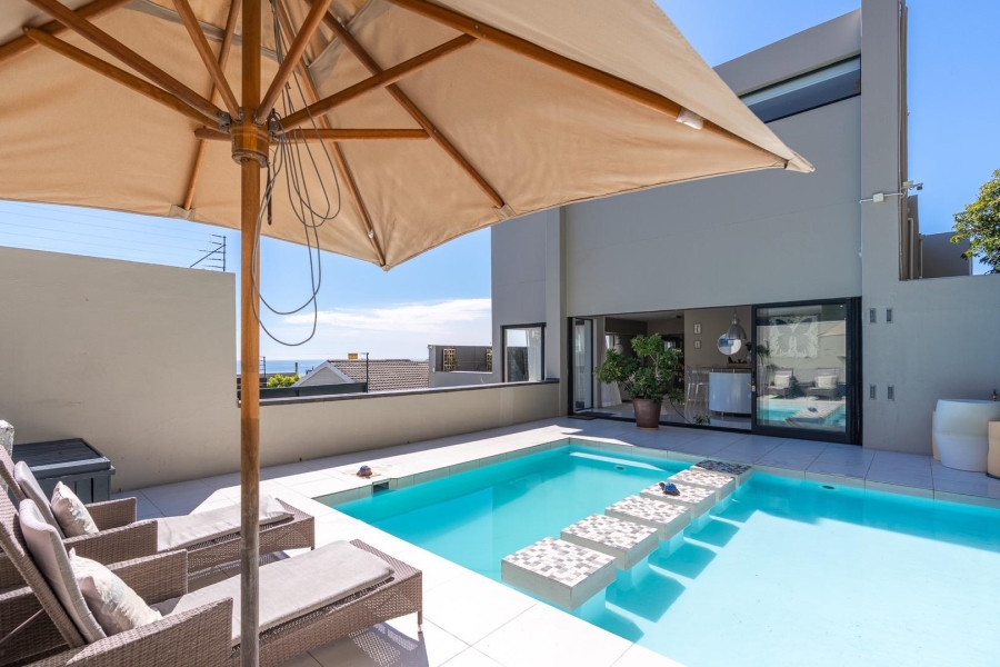 5 Bedroom Property for Sale in Fresnaye Western Cape